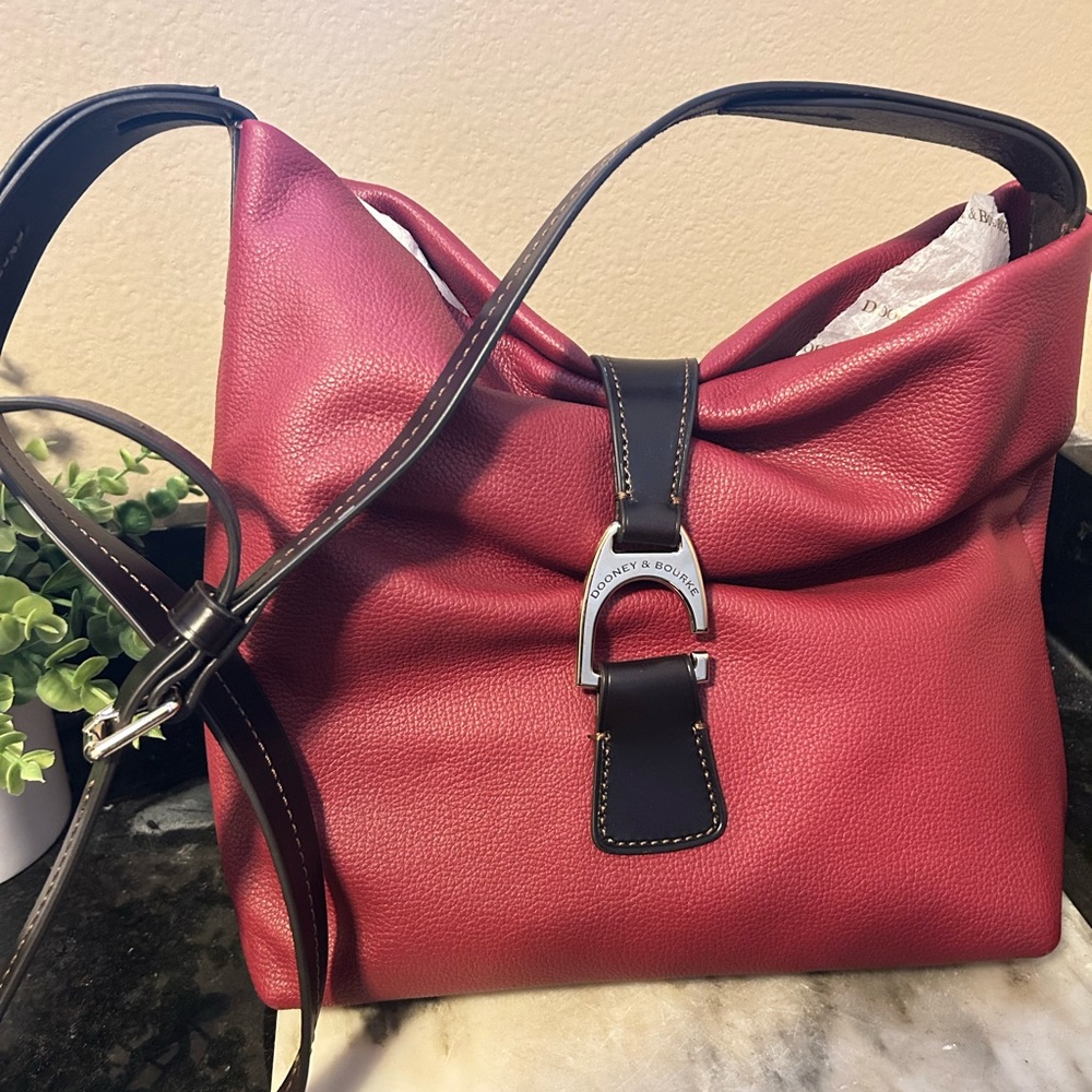 Stylish Red Dooney and Bourke Shoulder Tote Bag - - Picture 7 of 8